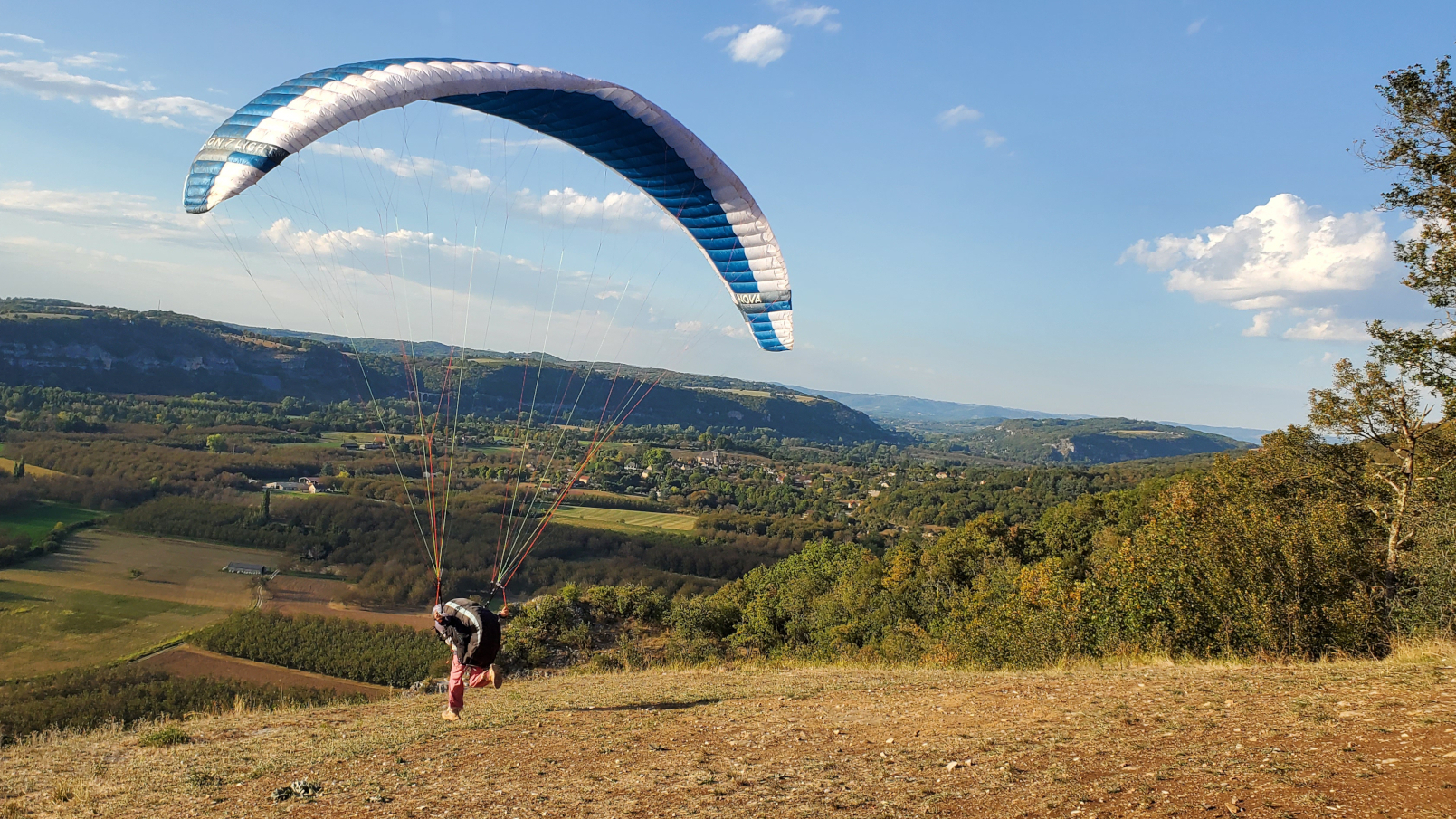 Stage initiation découverte parapente valley Dordogne Lot CorrèzeStage initiation découverte parapente valley Dordogne Lot Corrèze